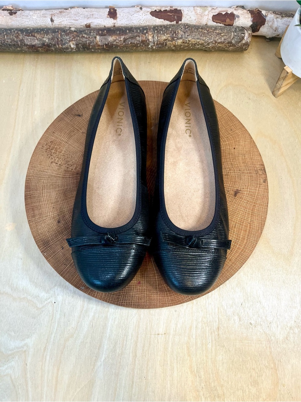 Like New Vionic Amorie Black Embossed Leather Ballet Flats - Women's Size 9.5